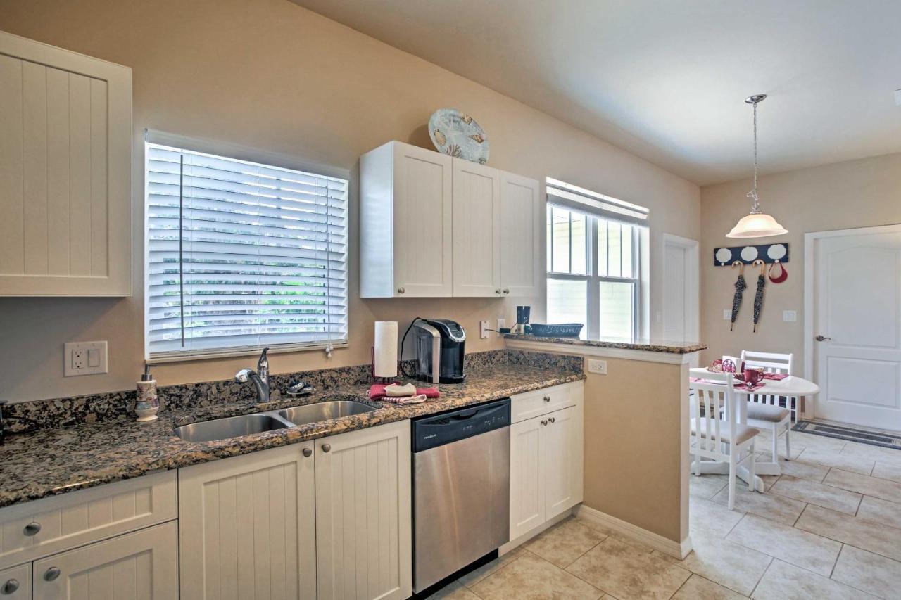 With Private Pool And Tiki Bar! Holiday home