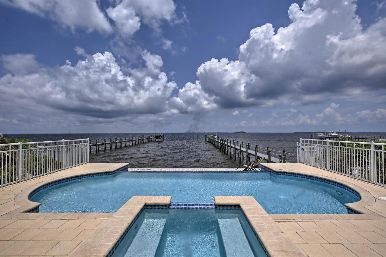 Holiday home Waterfront Apollo Pool And Shared Dock!