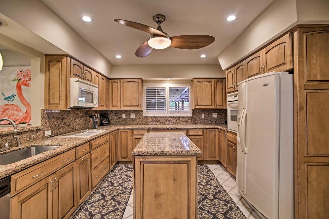 Updated And Private Oakland Park Gem About 2 Mi To *