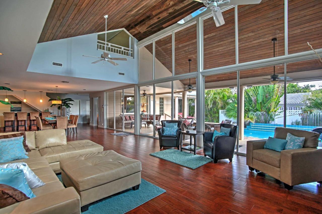 Large Pompano With Pool Walk To Private
