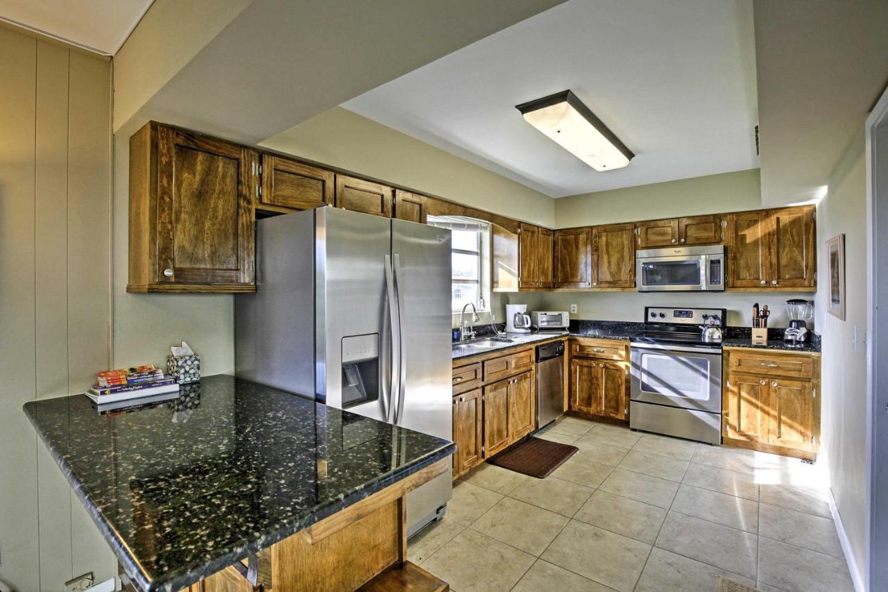 Holiday home Pet-friendly Daytona Home, Walk To The Ocean *