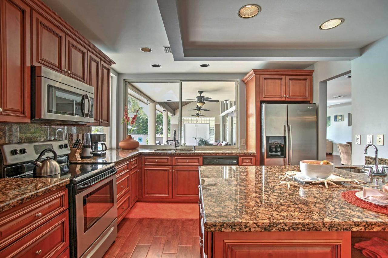 Large Pompano With Pool Walk To Private *