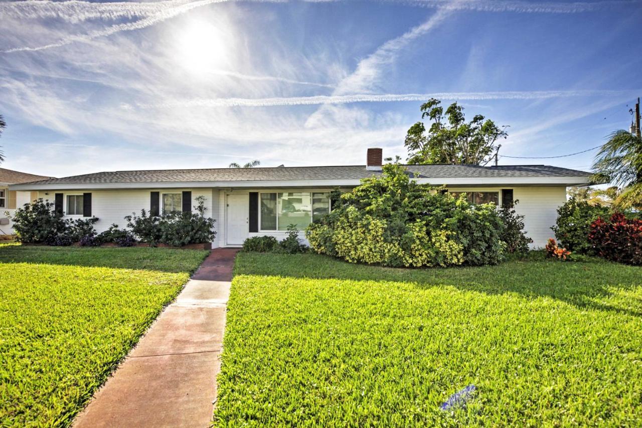 Holiday home Pet-friendly Daytona Home, Walk To The Ocean *