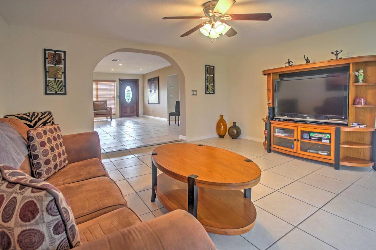 Holiday home Tropical With Private Dock On Canal! Cape Coral