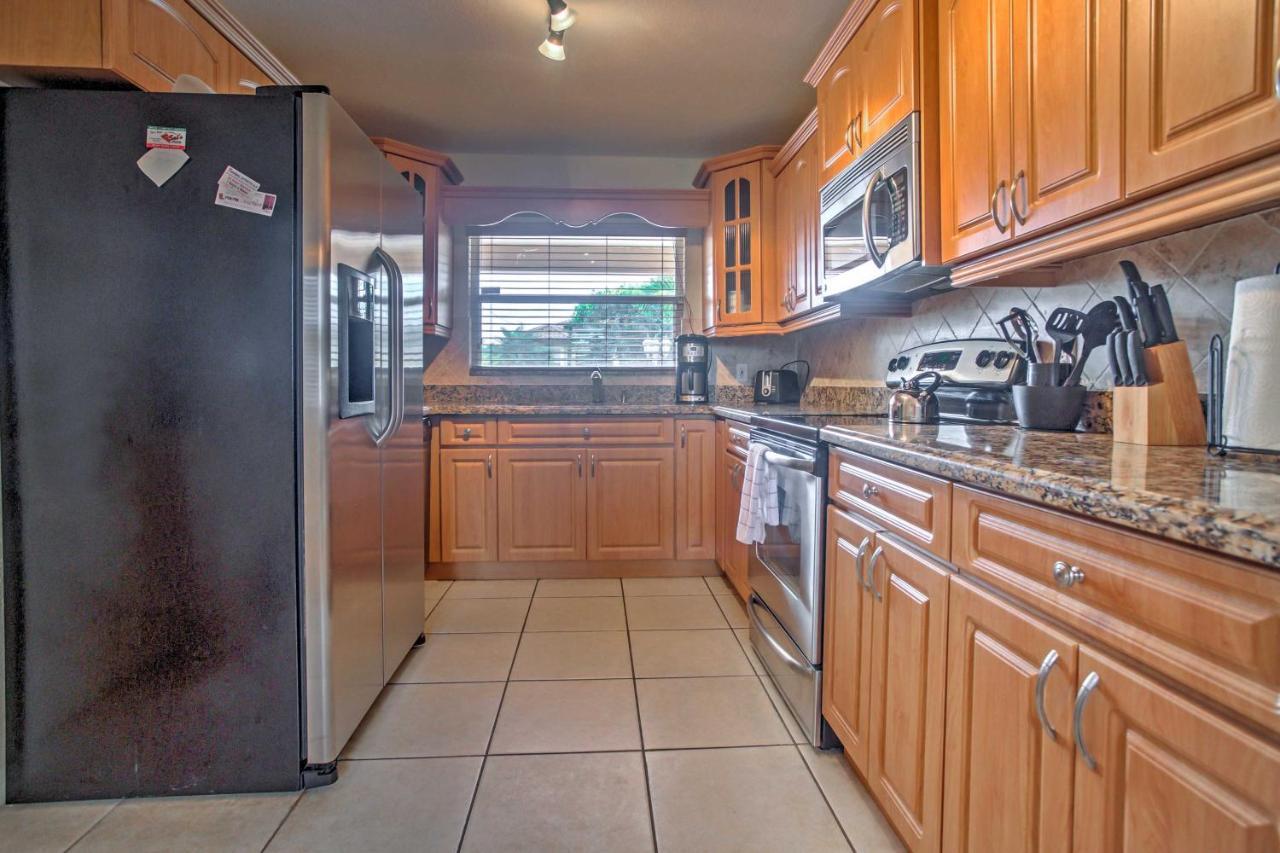 Holiday home Tropical With Private Dock On Canal! *
