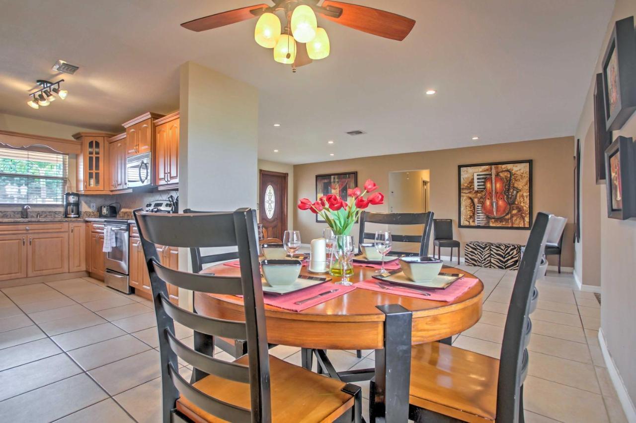 Holiday home Tropical With Private Dock On Canal! Cape Coral