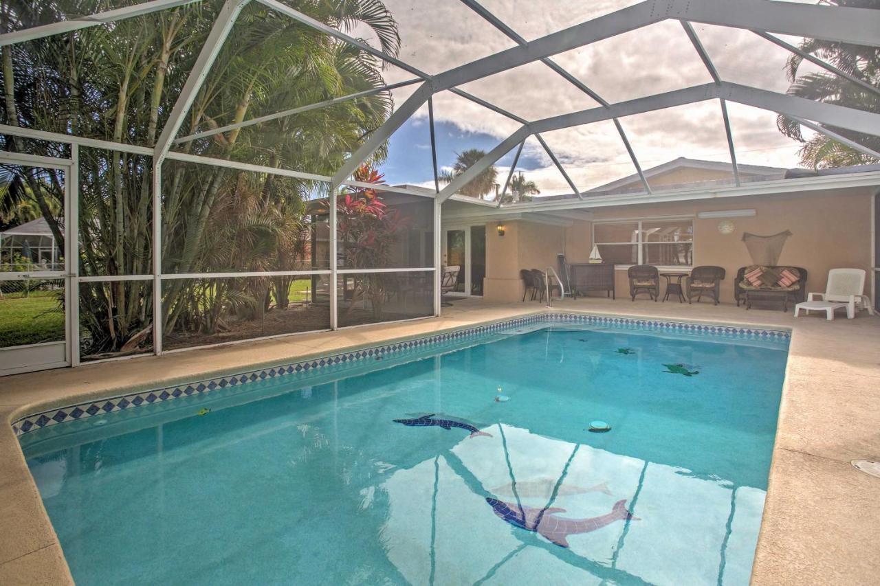 Tropical With Private Dock On Canal! Holiday home *
