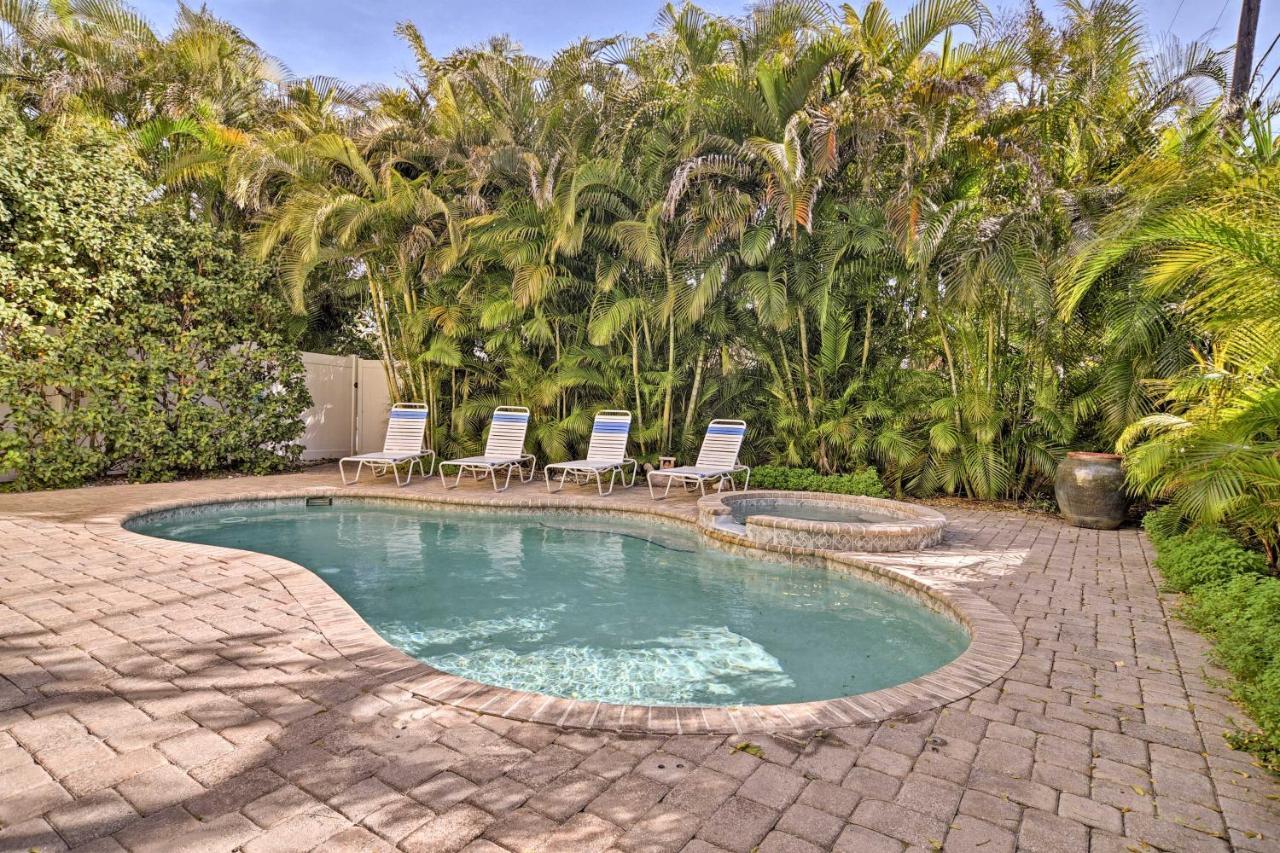 Holmes Pool, Hot Tub, Walk To Beach! Holmes Beach