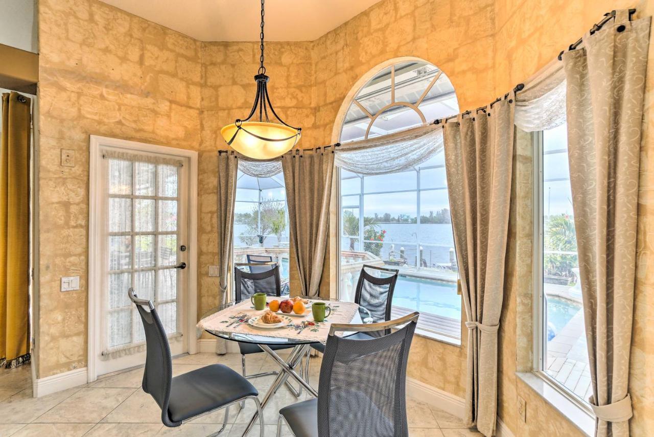 Lakefront With Private Pool And Dock! Holiday home