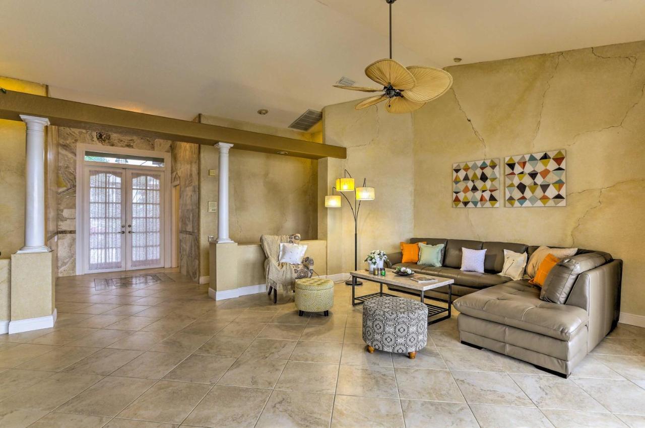 Lakefront With Private Pool And Dock! Holiday home Cape Coral
