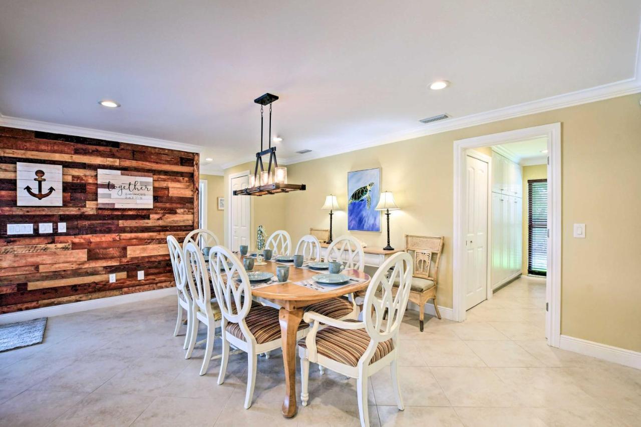 Canalfront With Private Dock! Cape Coral