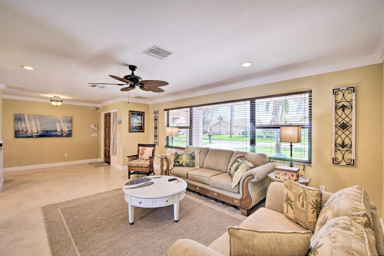 Canalfront With Private Dock! Cape Coral
