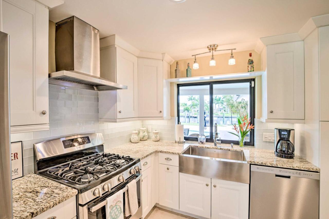 Canalfront With Private Dock! Holiday home Cape Coral
