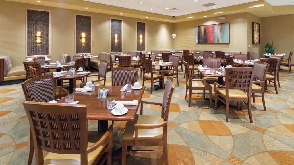 The Florida & Conference Center In The Florida Mall 4*
