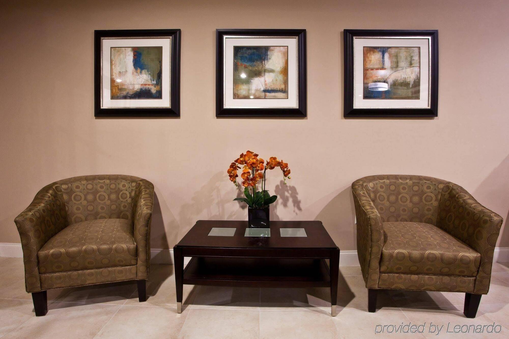 Express Northwest By Ihg Hotel 2*