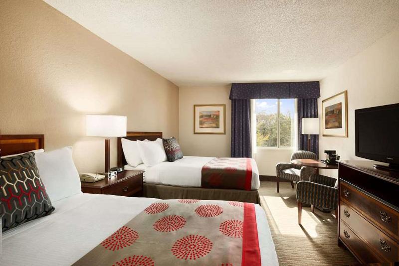 Hotel Wyndham Garden Capitol Near Fsu