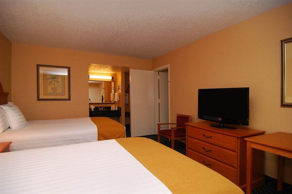 Western Space Shuttle 3* Titusville