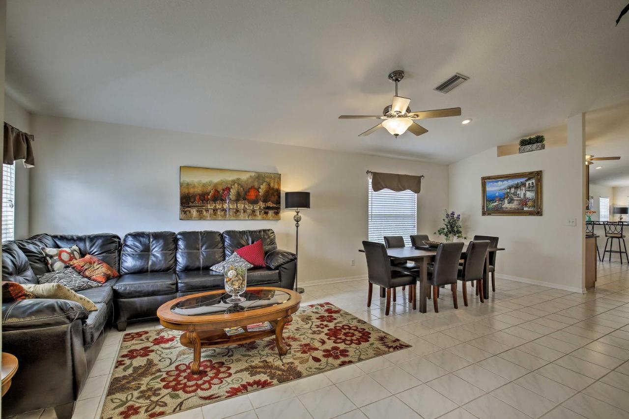 With Saltwater Pool, And Lanai! Holiday home Bradenton