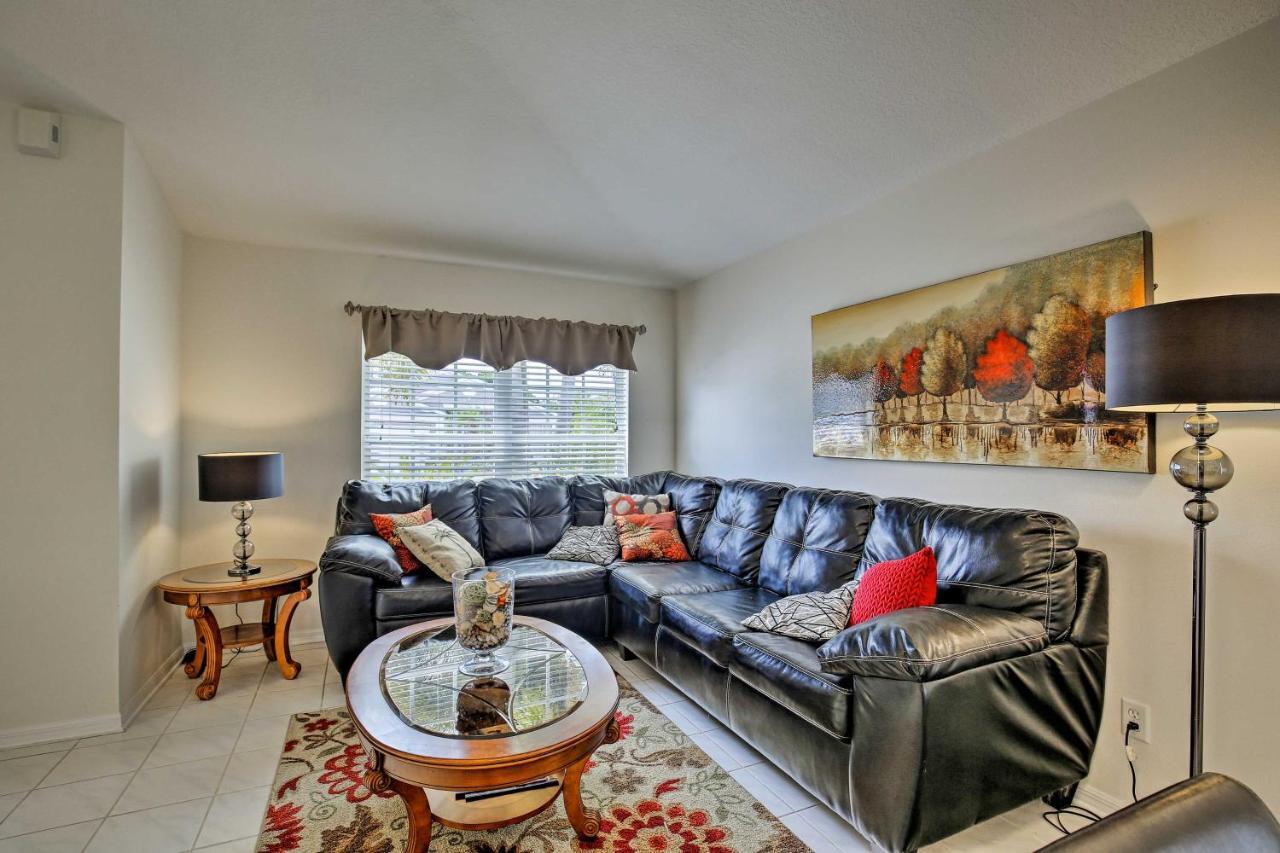 With Saltwater Pool, And Lanai! Holiday home Bradenton