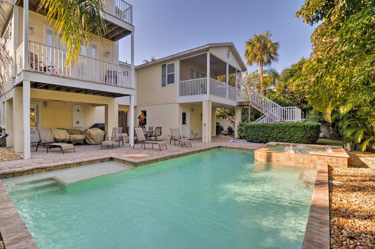 Holiday home Holmes Family Private Pool And 3 Decks!