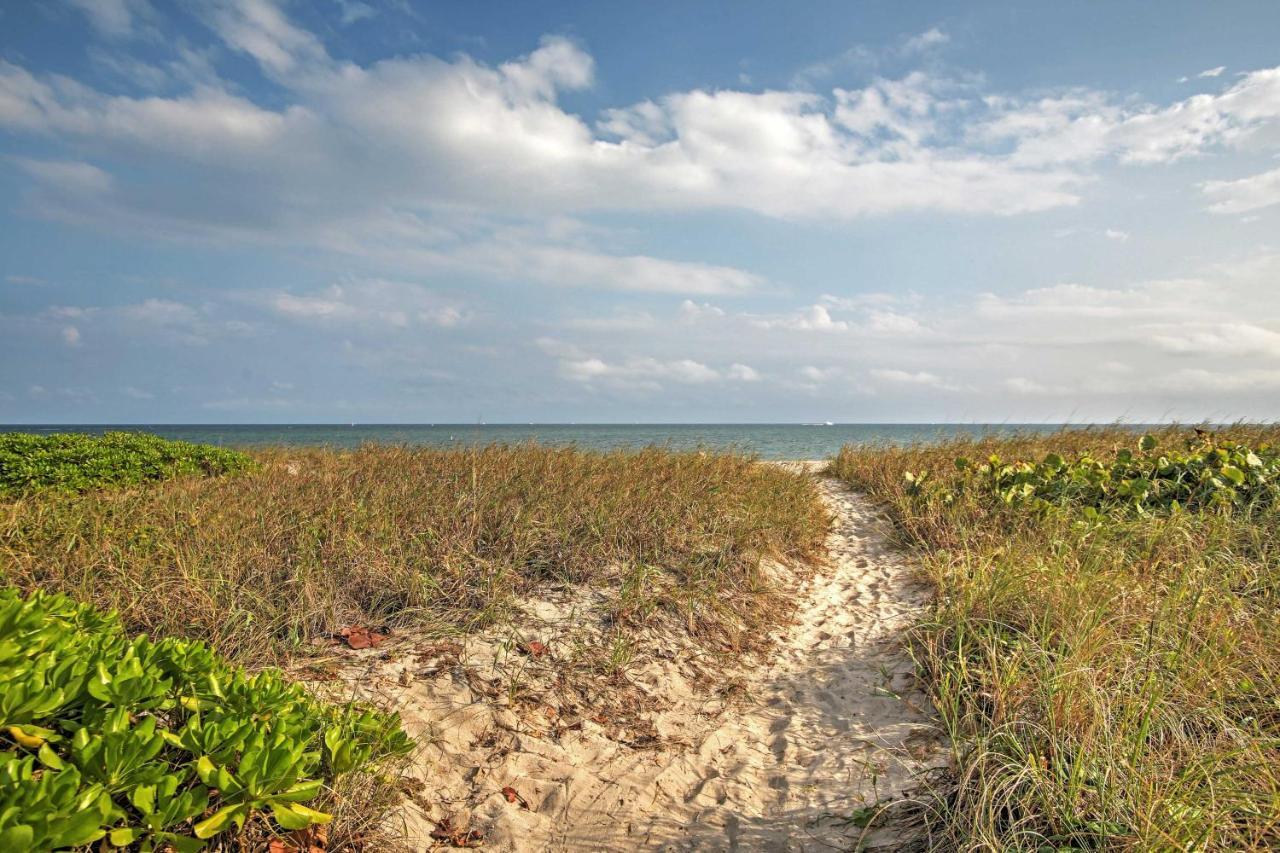 Large Pompano With Pool Walk To Private * Pompano Beach