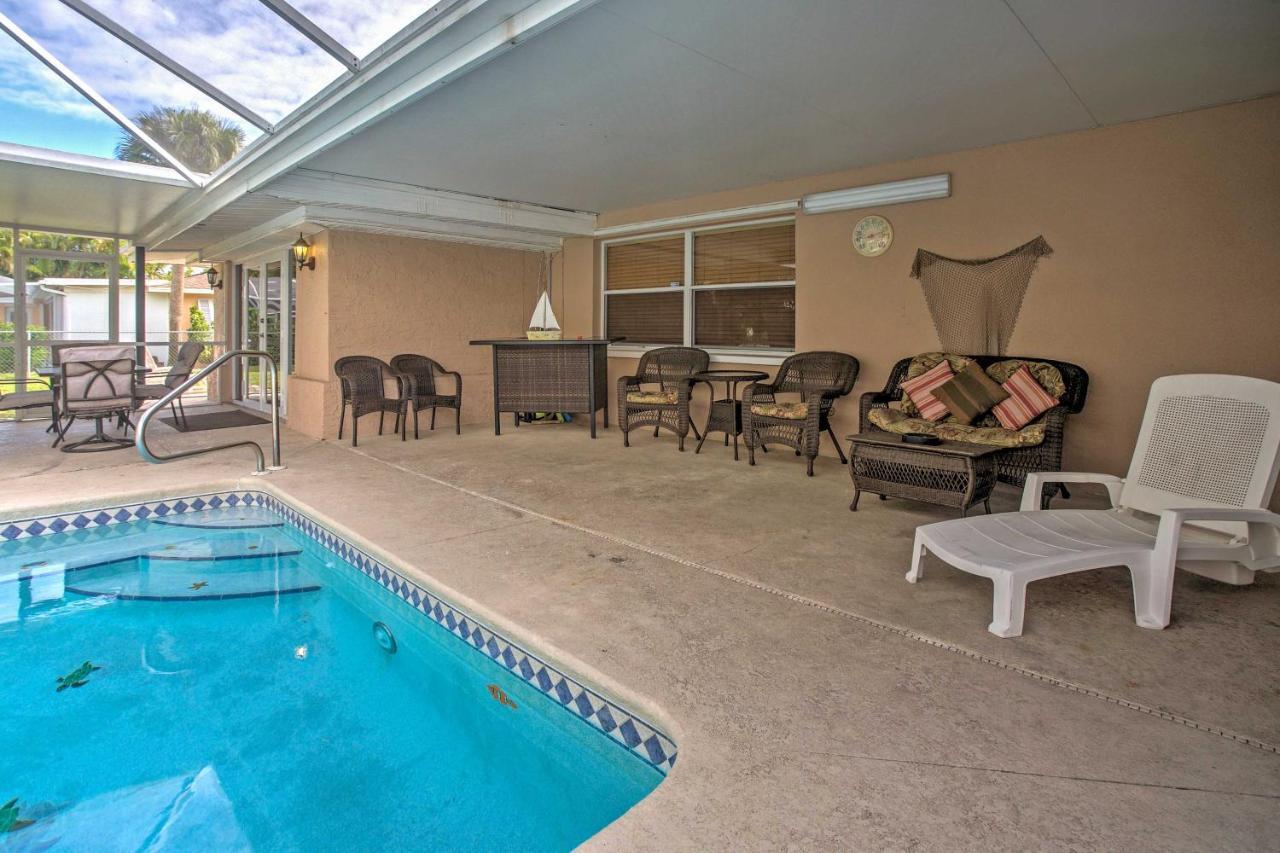Holiday home Tropical With Private Dock On Canal! *