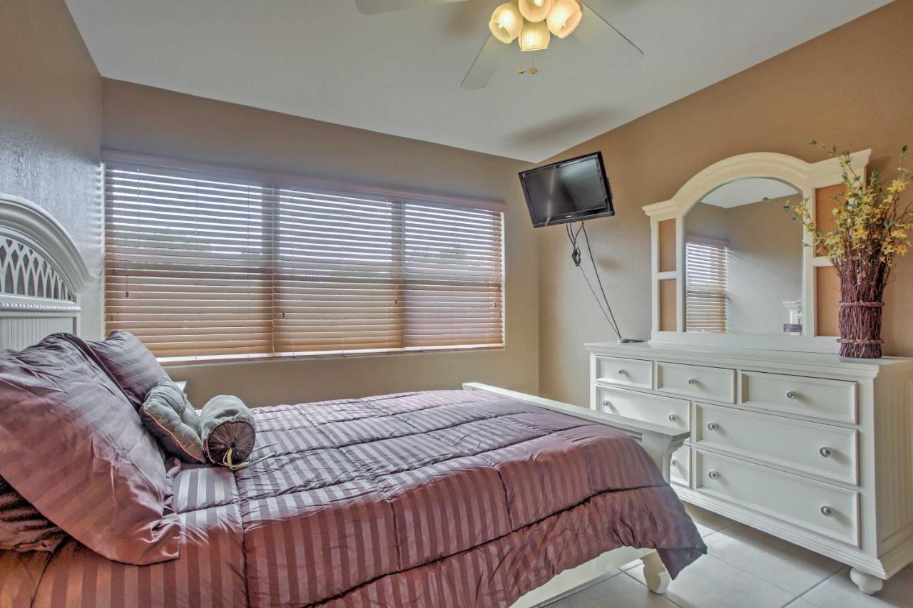 Holiday home Tropical With Private Dock On Canal! Cape Coral