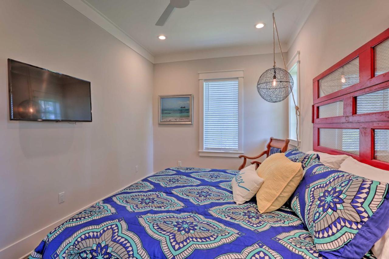 Family-friendly Santa Rosa Walk To Beach! Holiday home *