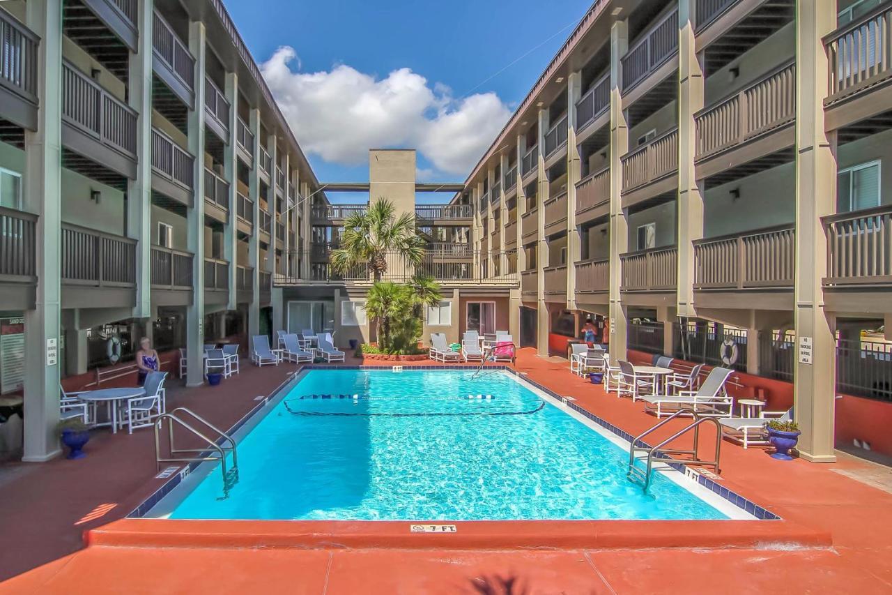 Fernandina With Remarkable Ocean Views!
