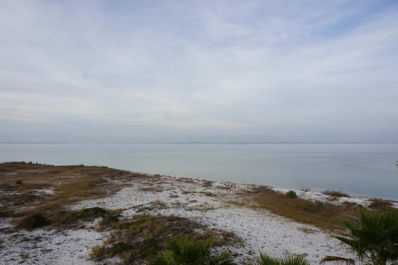 Emerald Hideaway Renovated In Navarre