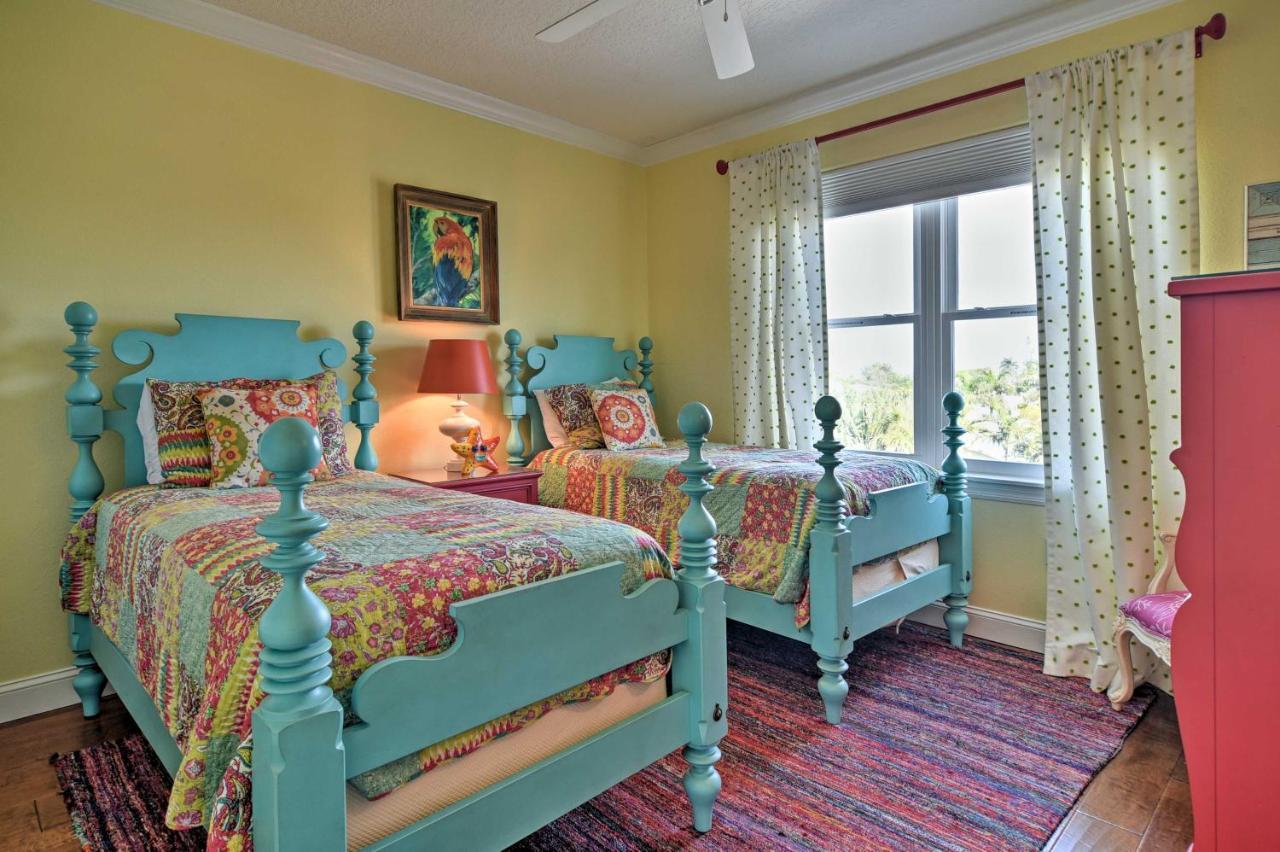 Holiday home Holmes Pool, Hot Tub, Walk To Beach!