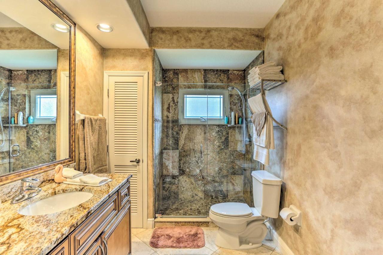 Lakefront With Private Pool And Dock! Cape Coral