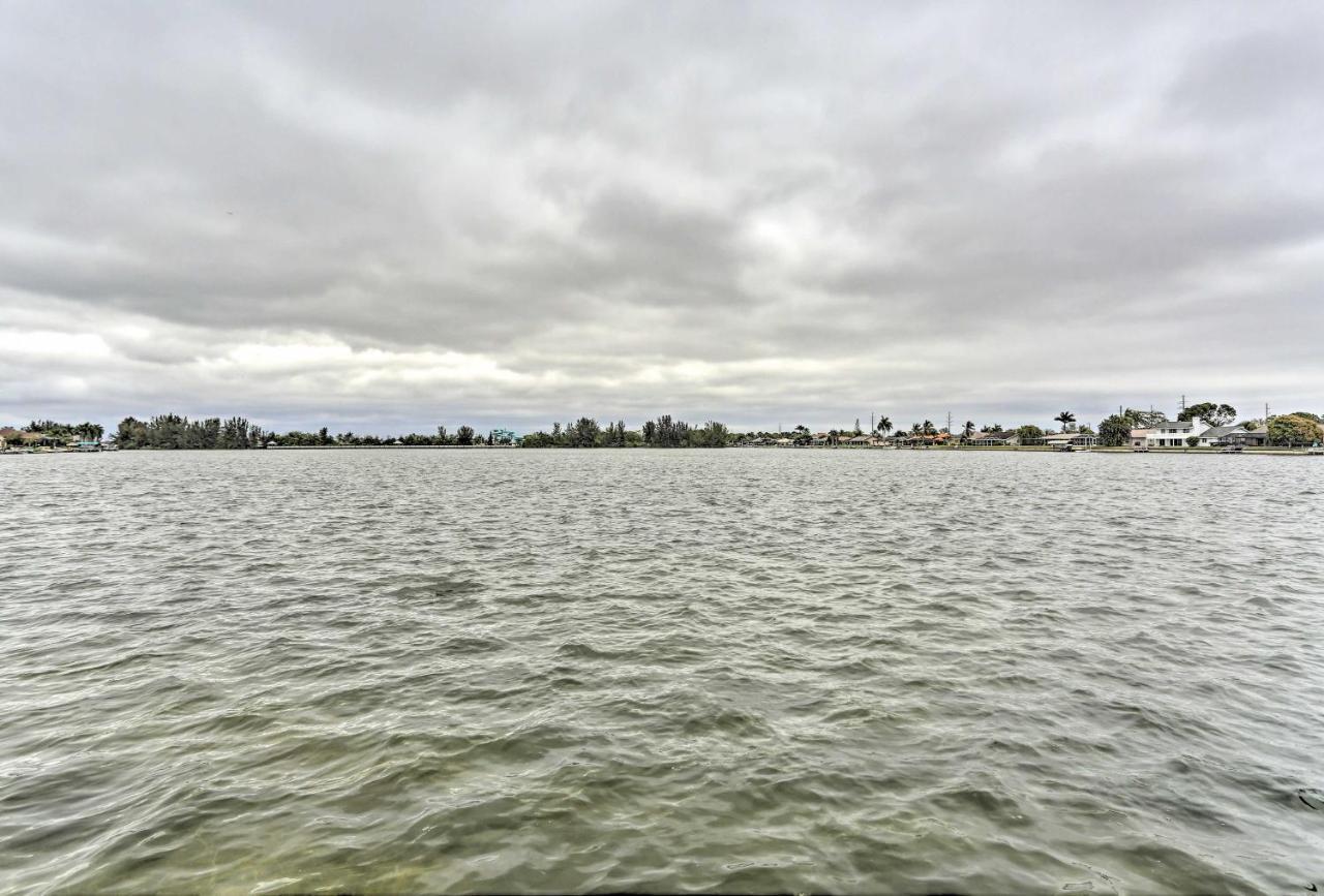Lakefront With Private Pool And Dock! Holiday home