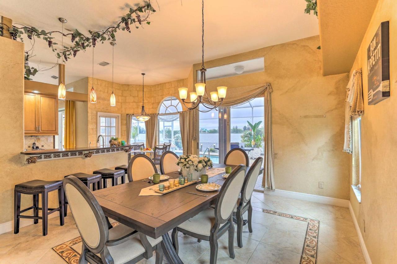 Holiday home Lakefront With Private Pool And Dock! *