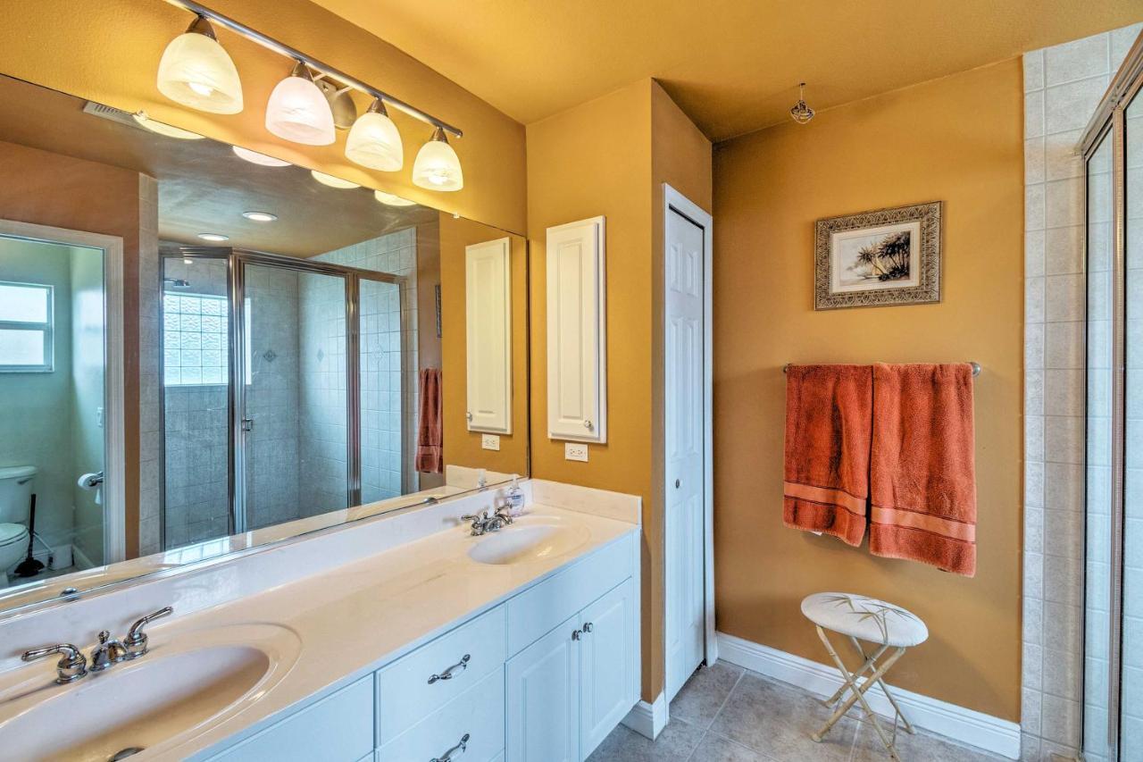 Ideally Located Abode With Heated Pool! Holiday home