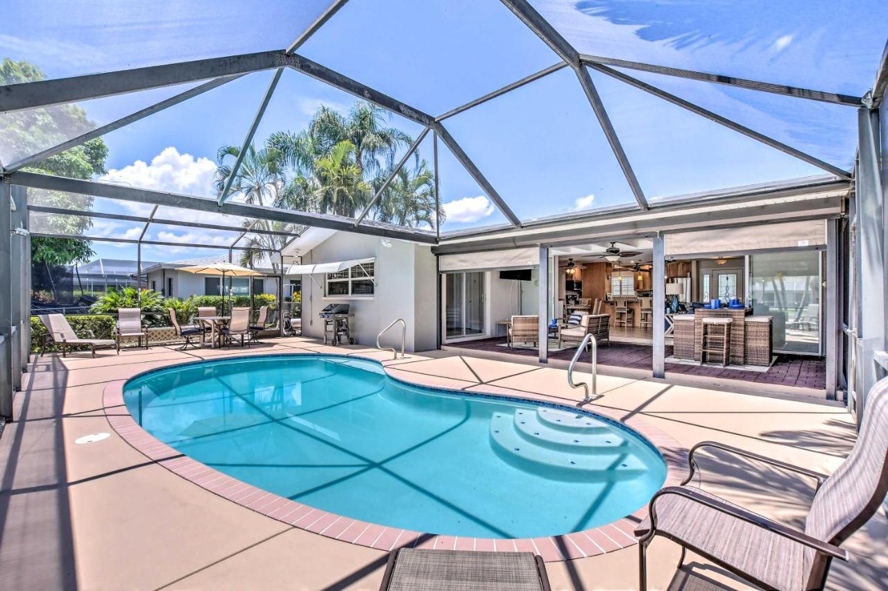 Holiday home Waterfront Getaway With Pool And Dock! *