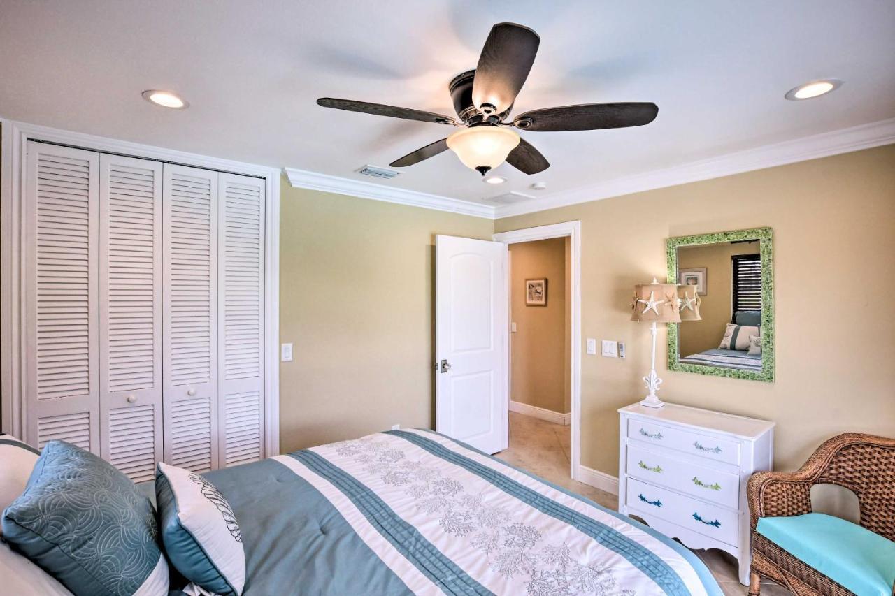 Canalfront With Private Dock! Holiday home Cape Coral