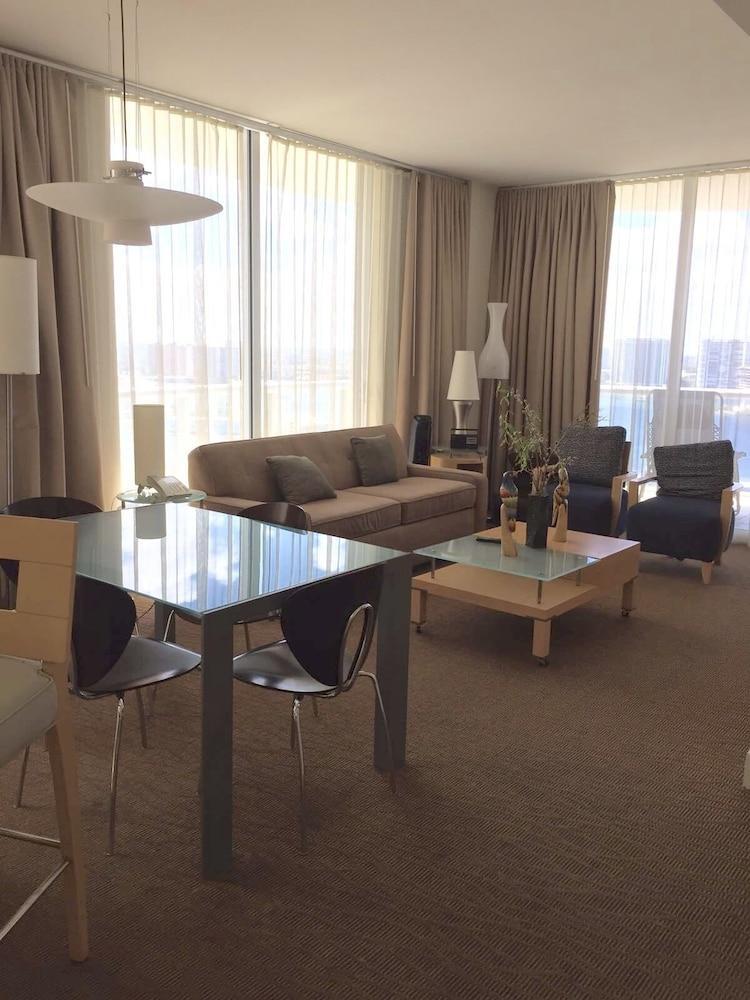 Aparthotel Marenas Sunny Isles Beach