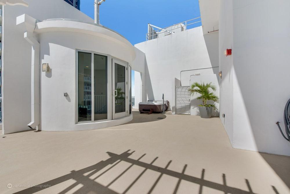 Marenas Sunny Isles Beach