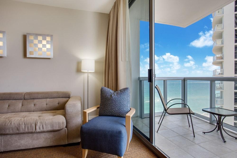 Marenas Aparthotel Sunny Isles Beach
