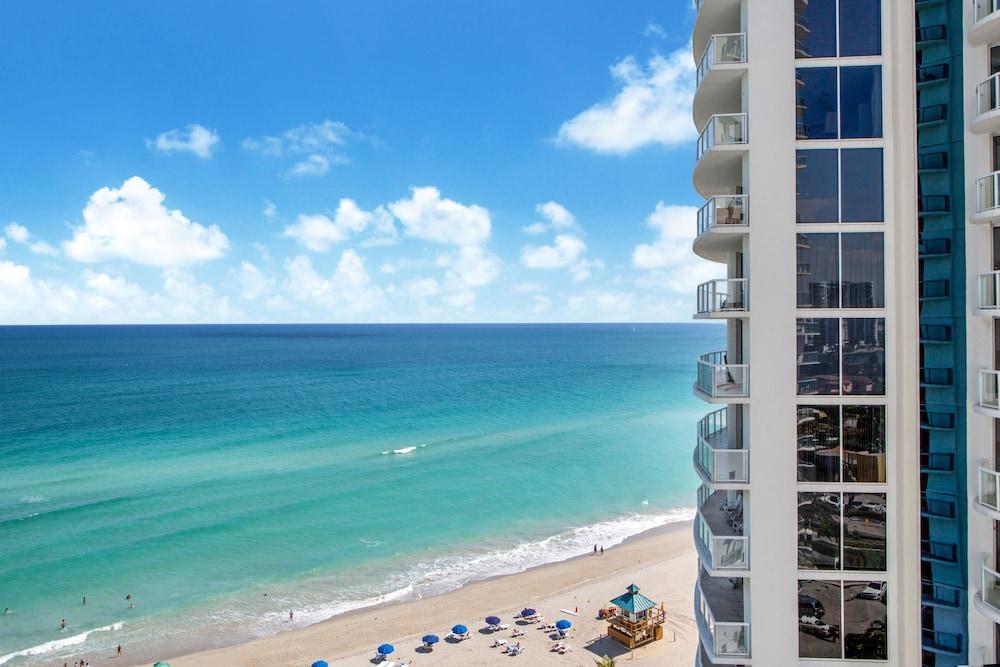 Marenas Sunny Isles Beach