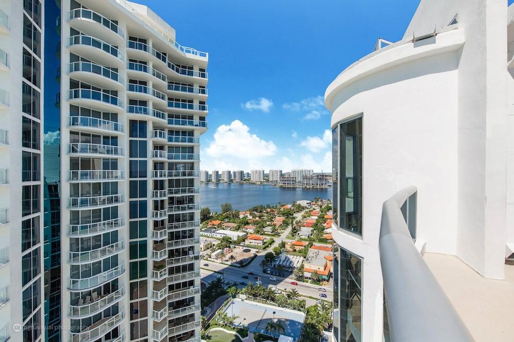 Marenas Sunny Isles Beach