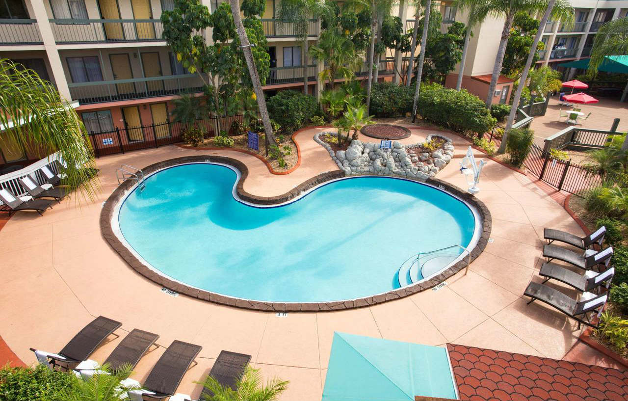 Hotel Baymont By Wyndham Near Busch Gardens 2*