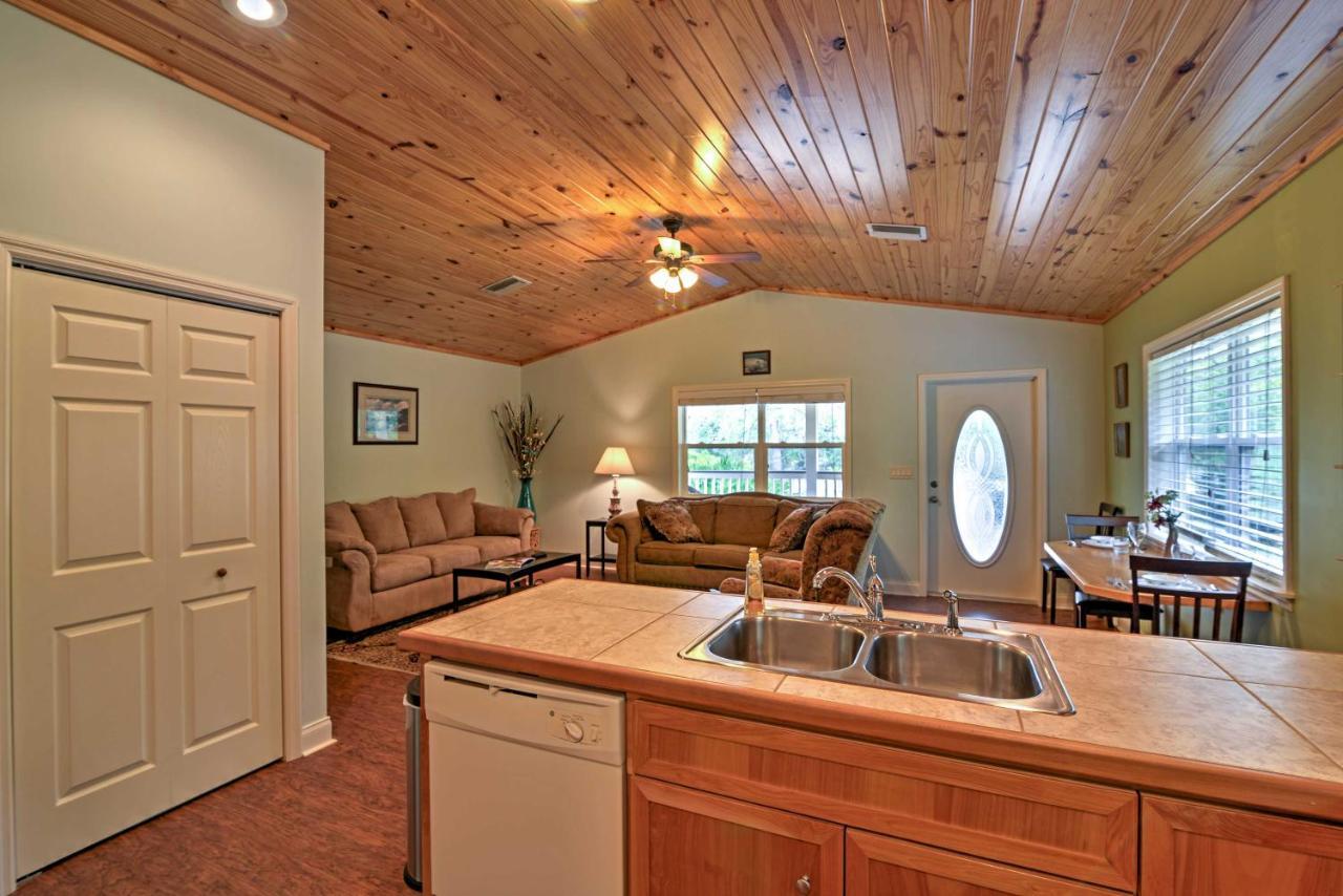 Crystal River On 1 Acre With Deck And Porch! Holiday home Yankeetown