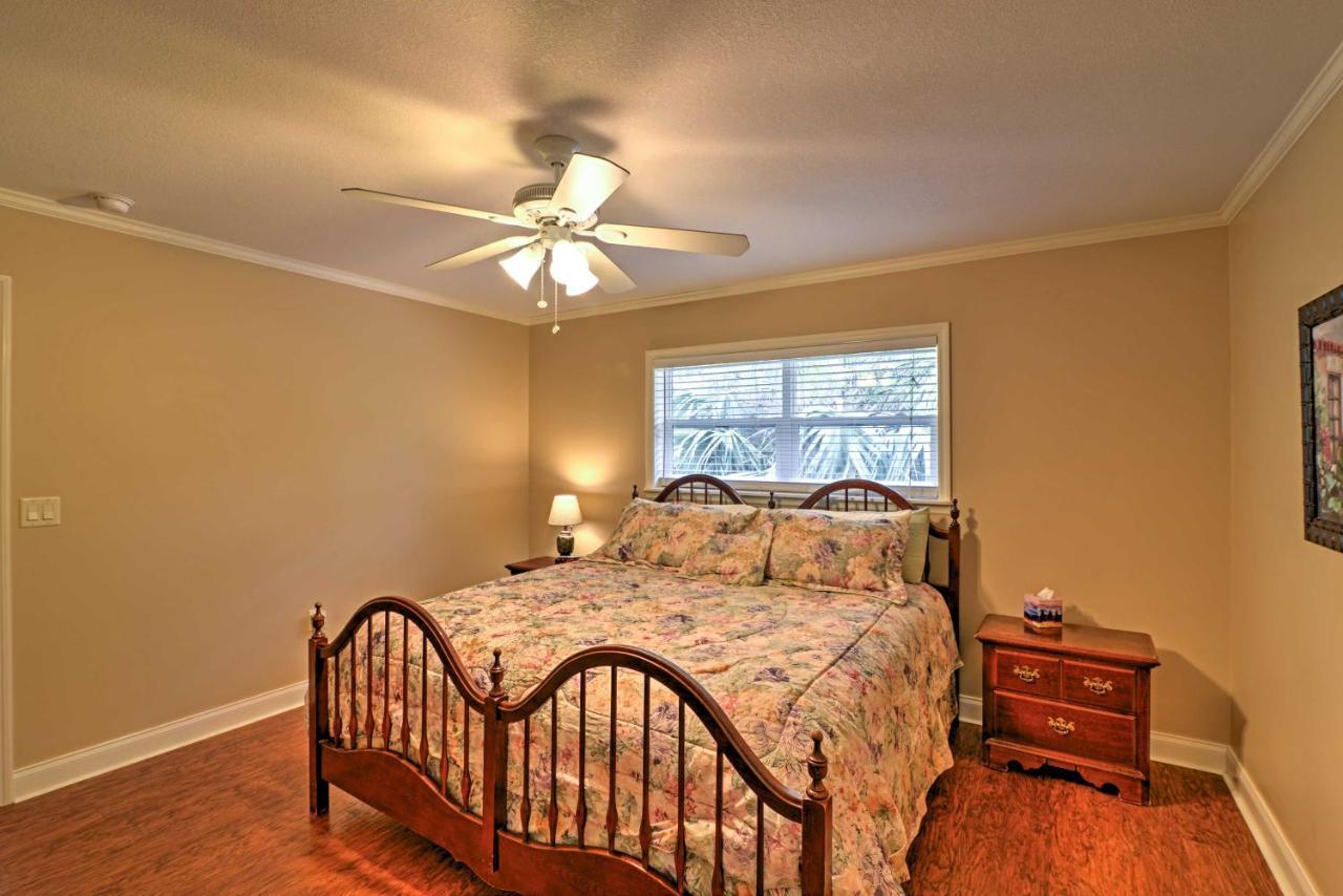 Holiday home Crystal River On 1 Acre With Deck And Porch!