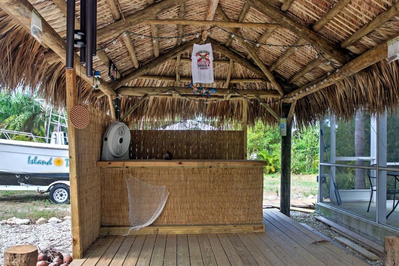 With Private Pool And Tiki Bar! Bokeelia