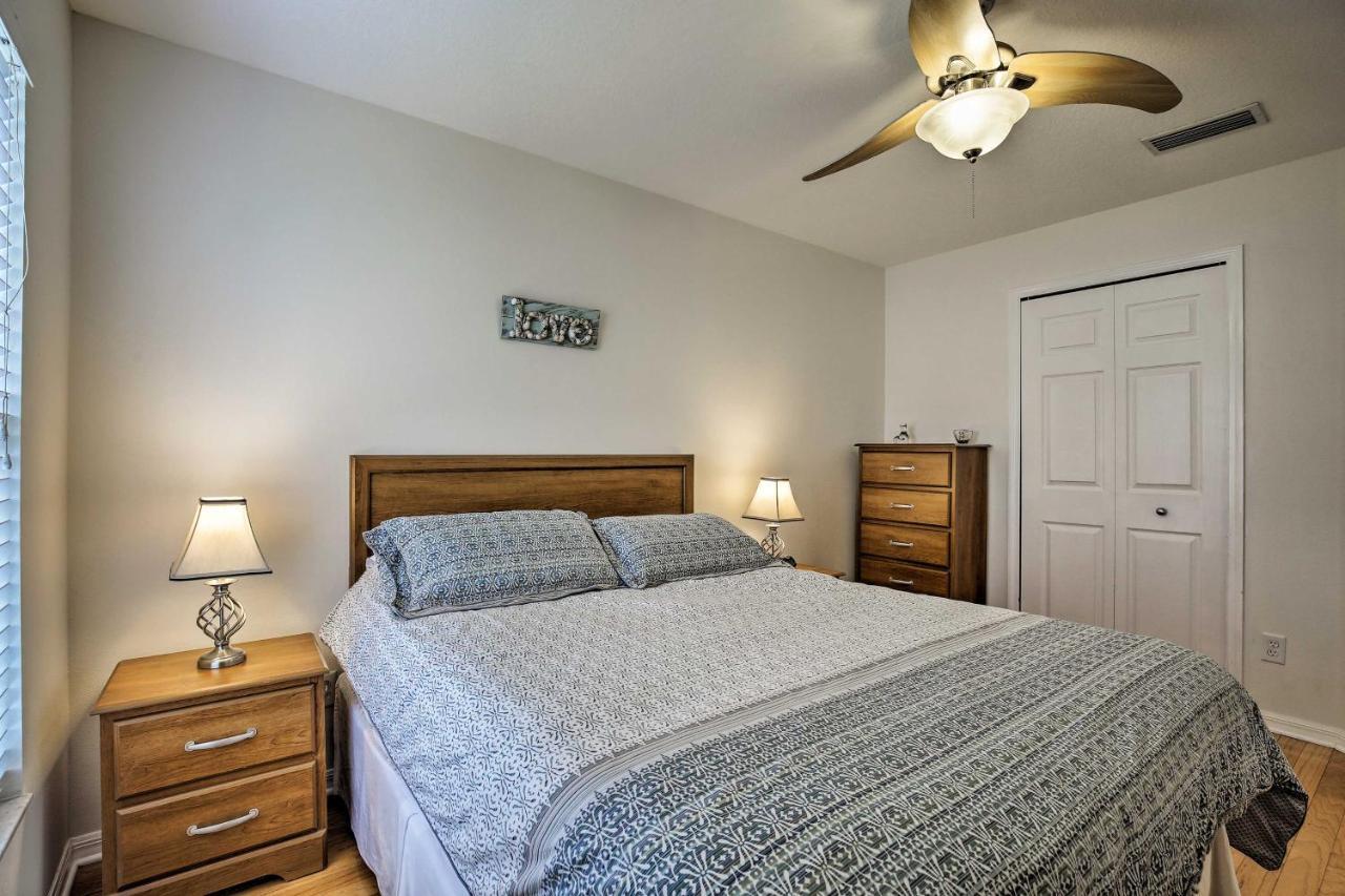 With Saltwater Pool, And Lanai! Holiday home Bradenton