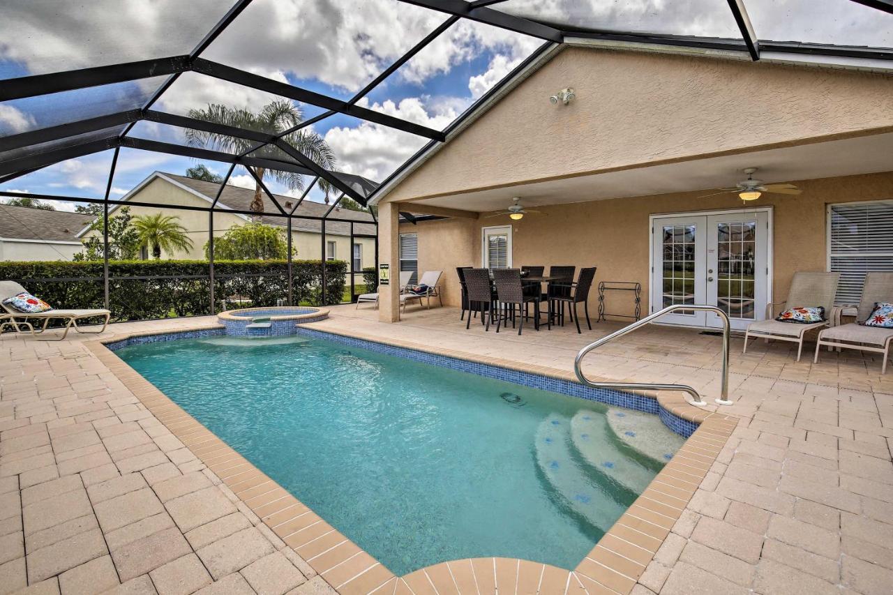 With Saltwater Pool, And Lanai! Holiday home Bradenton