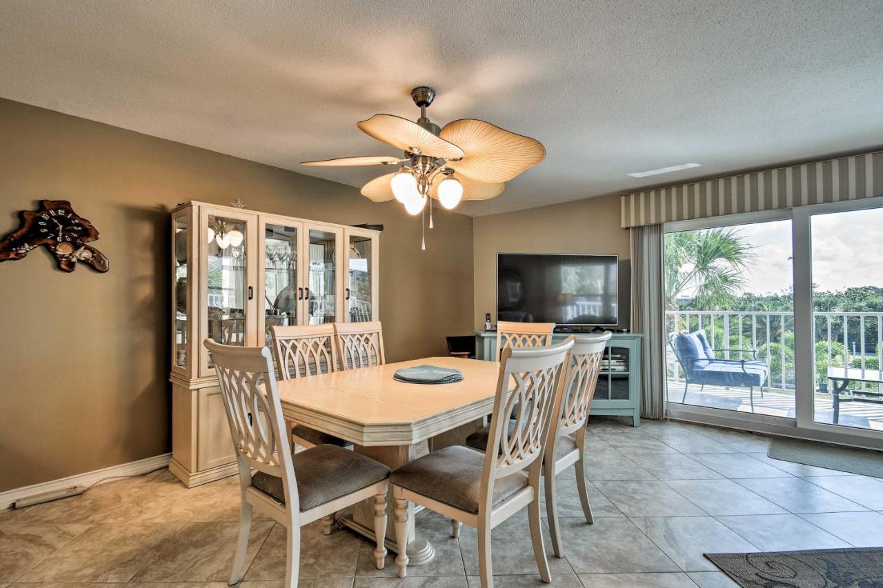 Indian Shores With 2 Balconies And Pool Access! *