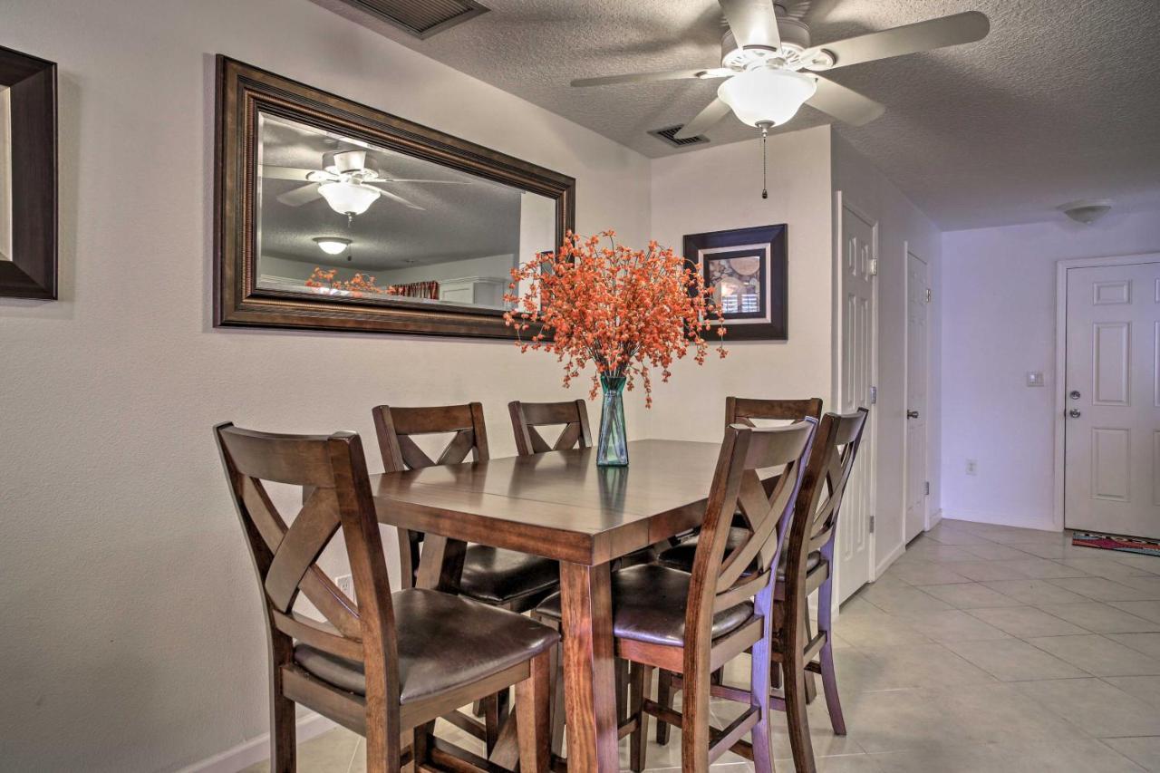Holiday home Updated Townhome, Walk To The *